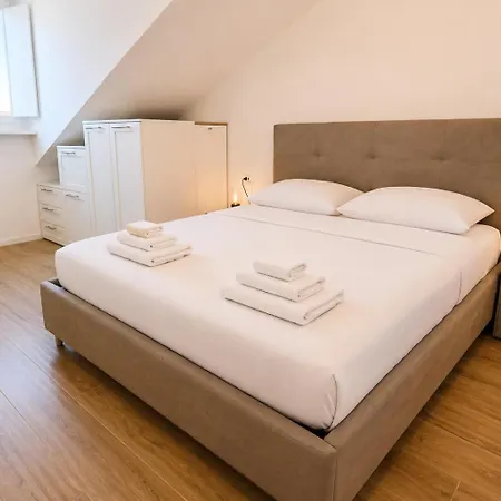 Apartamento Porta Susa Loft & Metro & Train Station Turín